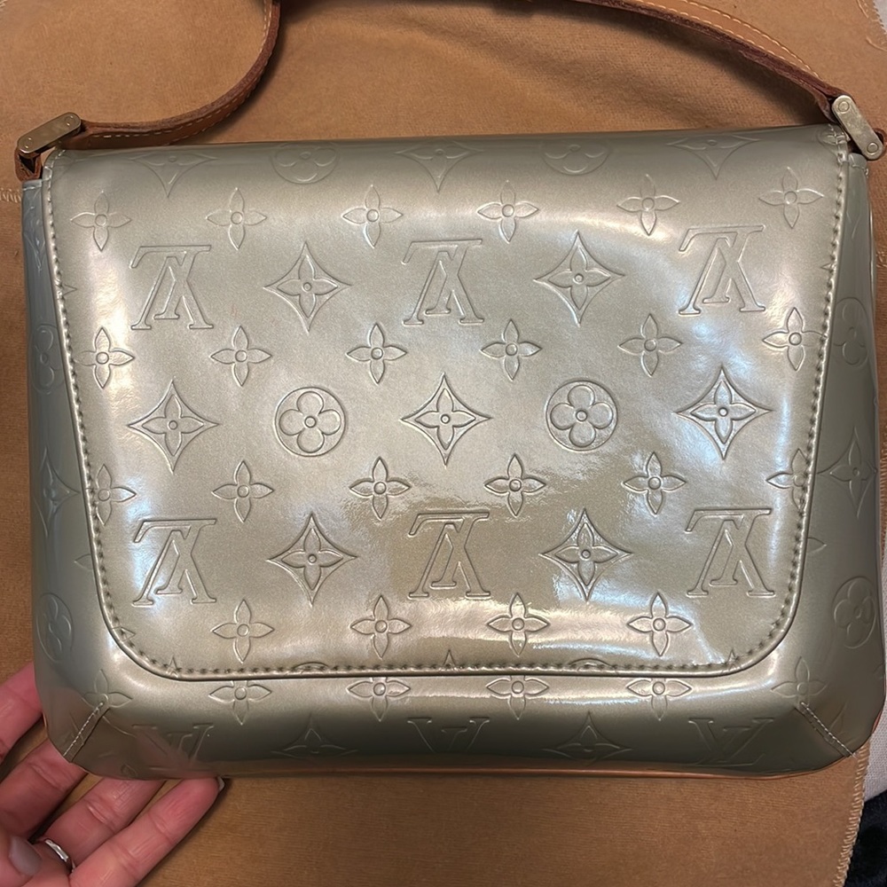 Authentic Louis Vuitton Vernis Thompson Street Shoulder Bag - Picture 2 of 7
